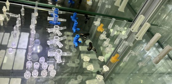 Ontwikkeling op maat van kunststofproducten onderdelen kleine doppen verpakking kunststof spuitgieten gieten