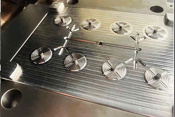 kopen Doorzichtig en wit medisch schimmelontwerp 3D/2D voor Moldmaster Hot Runner Systems online manufacture